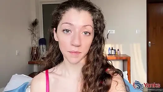 Danae kelley si cewek hot rambut merah lagi asik fingering itilnya sendirian sampai muncrat