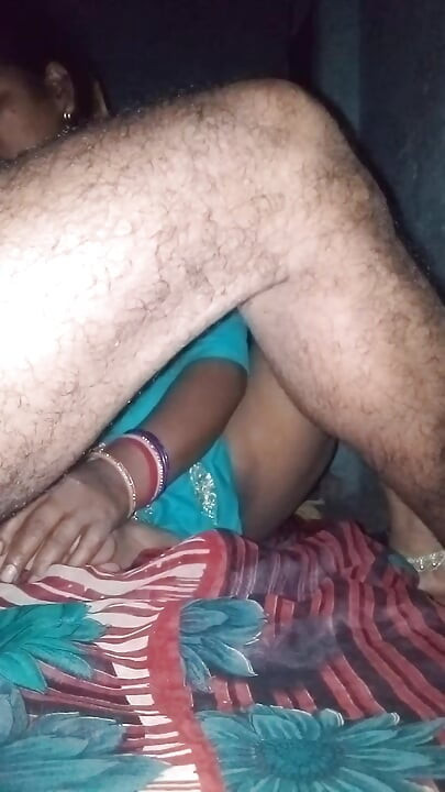 Uncle ne aunty ko aisa choda aunty ki chut me khoon nikal gya