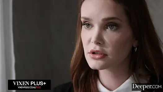 Глубже. Обожающая большой черный член рыжая Chloe Foxxe заполняет ее тугую киску