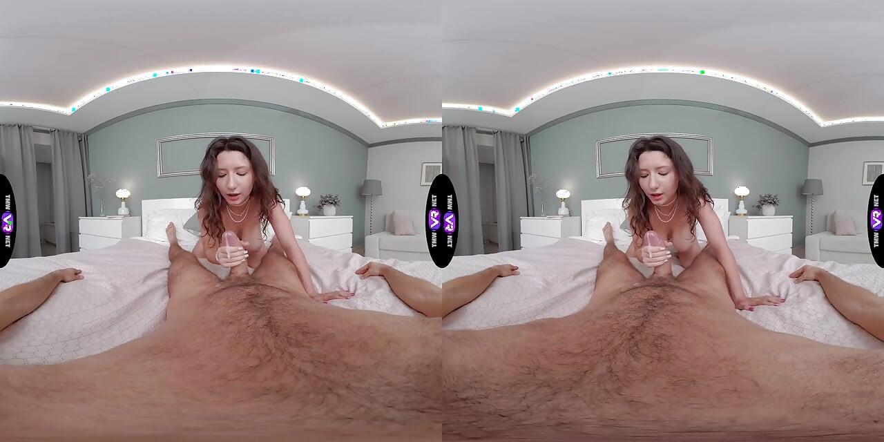 Lola Bredly büyük göğüslerle oynamak için kitap düşürüyor ve sonra ıslak sakso çekiyor - tmwvrnet