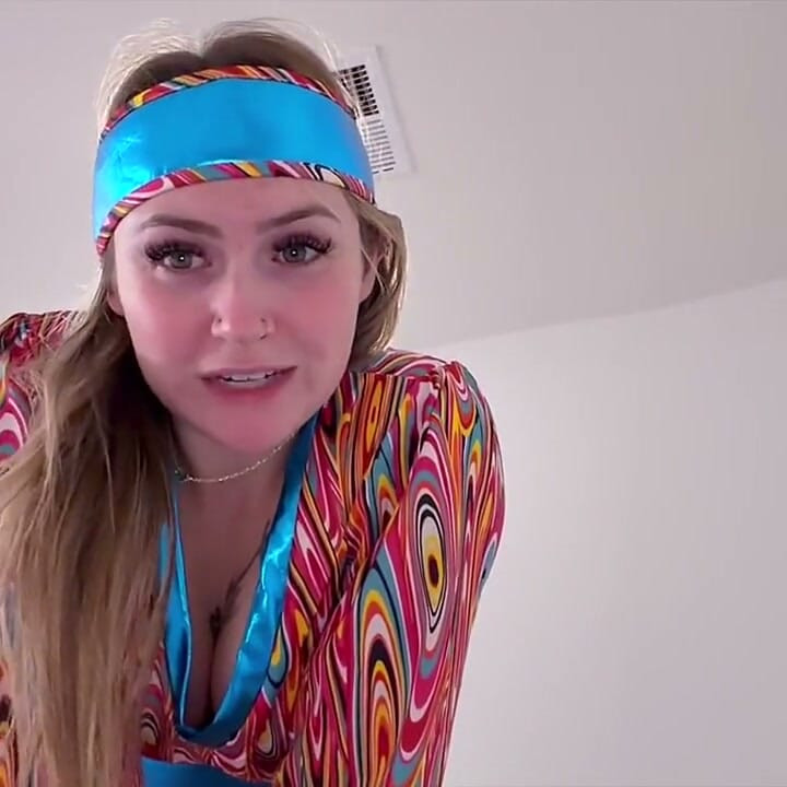 London Evans' Groovy '60s Giantess Domination 4K-pov Shrinking Fantasy Awaits!