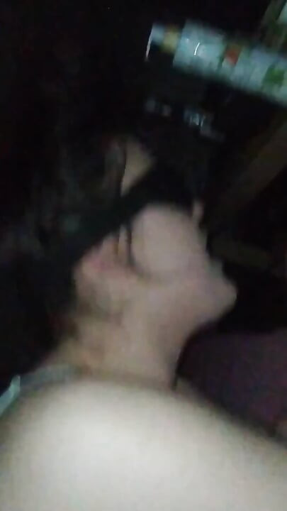 Follo duro con 18 patch de Polish con un corcho en el culo y una máscara gime de placer