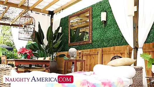 Güzel violet gems harika sikiş becerilerini sergiliyor