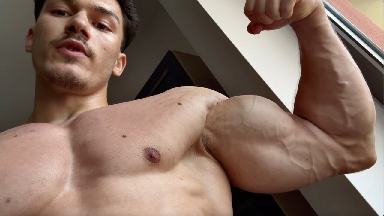 19 year old Muscle God Worship