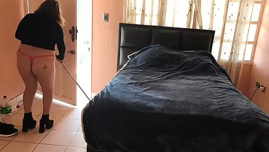 I convinced my mature friend from the gym again to fuck all day long