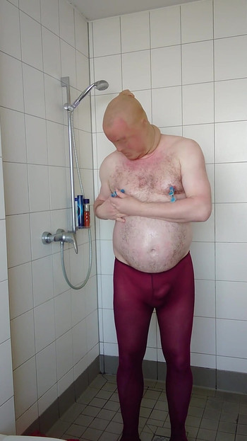 Pantyhose and Incontinence Trousers in the Shower