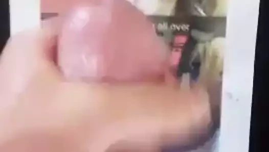 Kelly'nin yüzüne boşalma anısına övgü