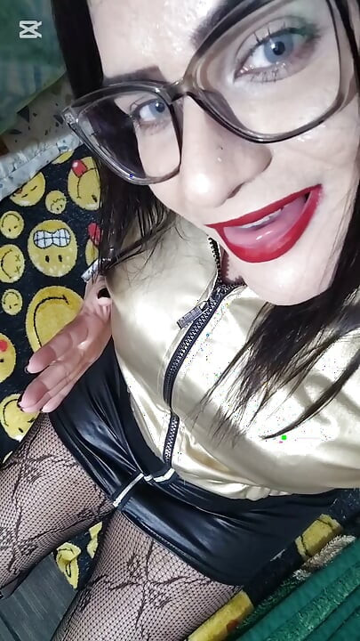 Milf shemale s bogatom guzom
