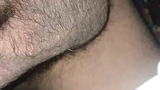 Istri desi ne land ko sehlate huye chusa