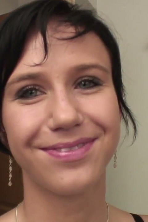 Brunette bitch spreads her legs and gets banged at the casting