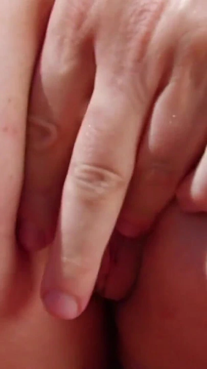 来自“奶子悬垂的角质比基尼宝贝需要陌生人的鸡巴肛交”的史诗时刻