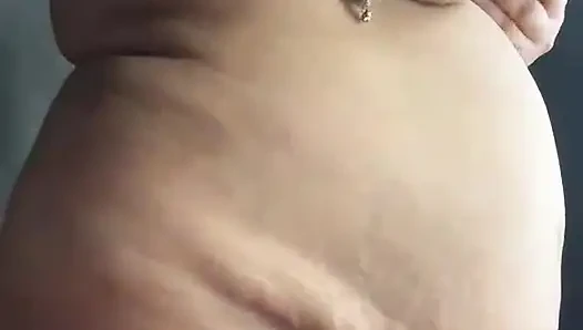Köylü desi evli kadın hintli kadınla sert seks yapıyor. Tesis