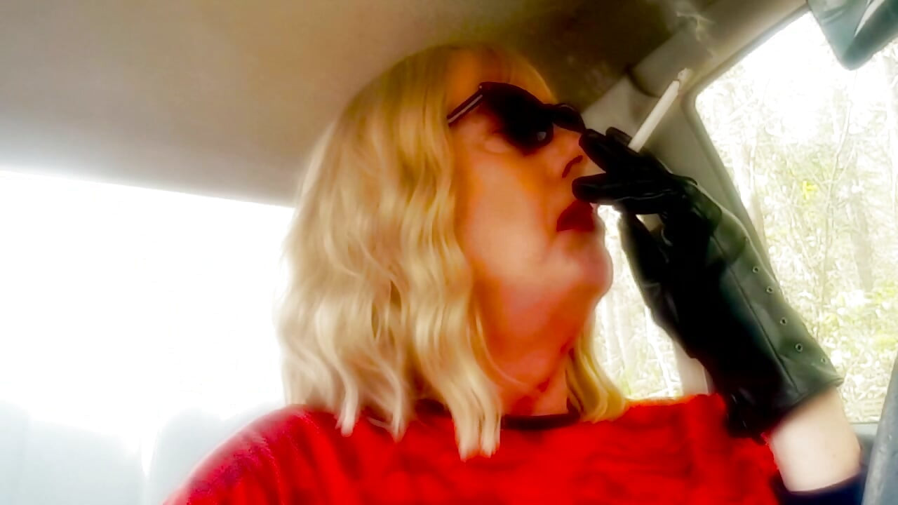 MATURE BLONDE SMOKING VS120 MENTHOLS WITH CAT SUNGLASSES