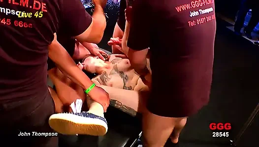 Kacamata Asia Pelacur Fistets Cunt & Ass Untuk Meledakkan Air Mancur Squirt!