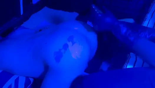 Kirli koyu yumruk sokma