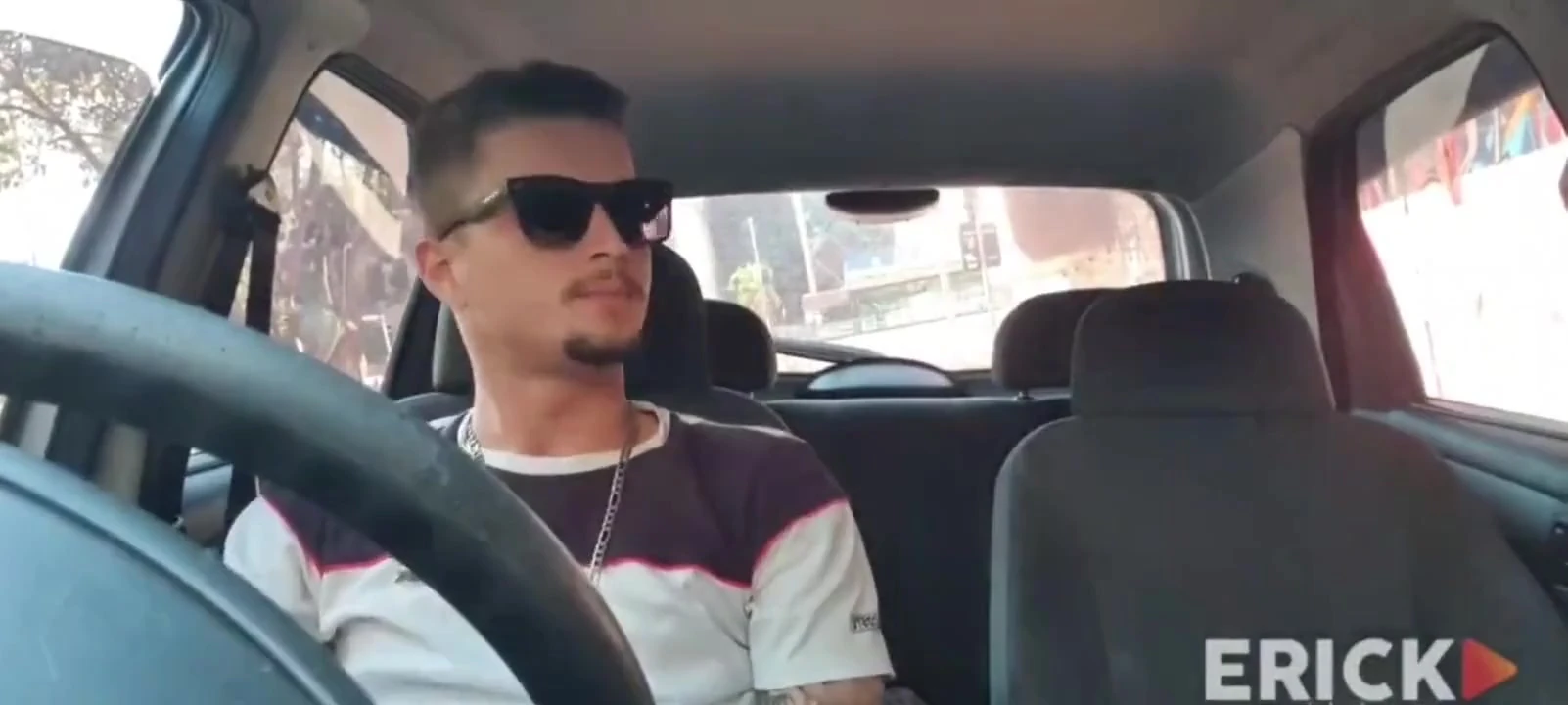 Erick Diaz ve Carmona Sao Paulo şehir merkezinde arabanın içinde mastürbasyon yapıyor