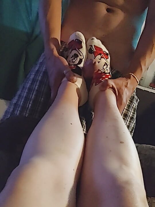 Disney sockjob - footjob kaus kaki minnie mouse - ngocok kontol dengan kaus kaki warna kuning - muncrat