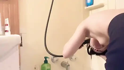 Hana waschen ihre haare auf der badewanne, kleine titten, so schön