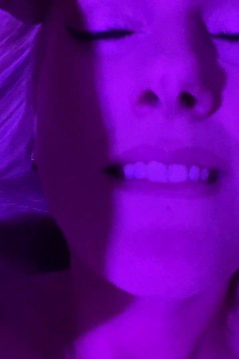 Senin için boşalırken gözlerime bak