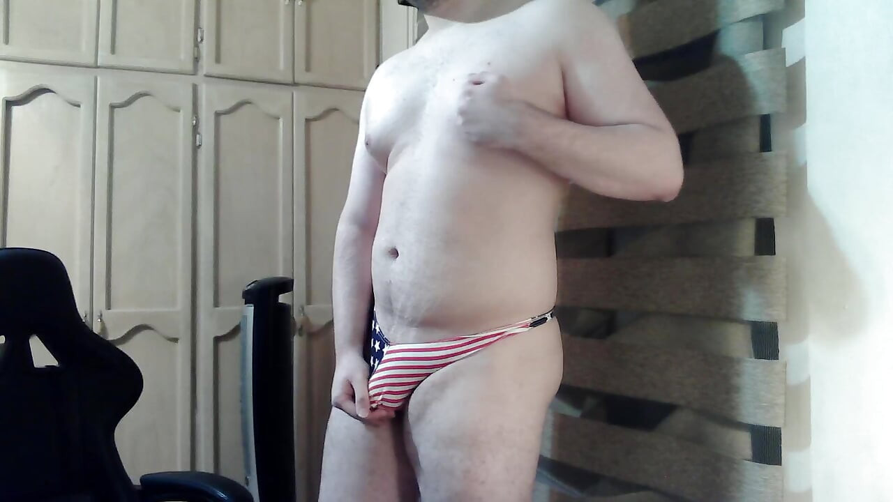 Hot jock shows off his patriotism on cam