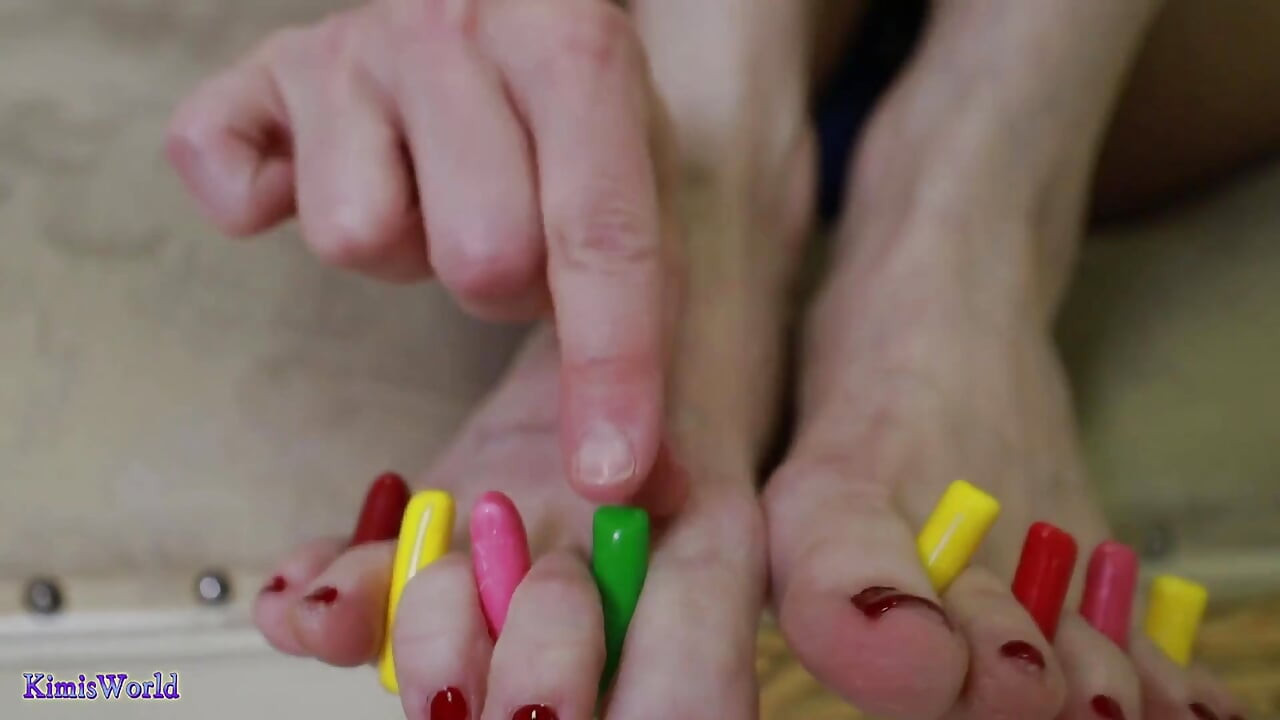 Sweet Toe Doase - Kolorowe cukierki między jej palce u palce