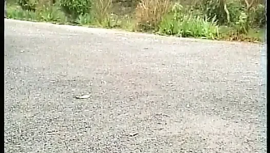 Jalan dengan sepatu hak tinggi