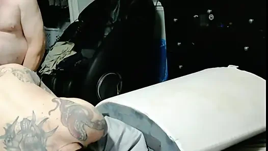 Istri dientot kontol suaminya sendiri