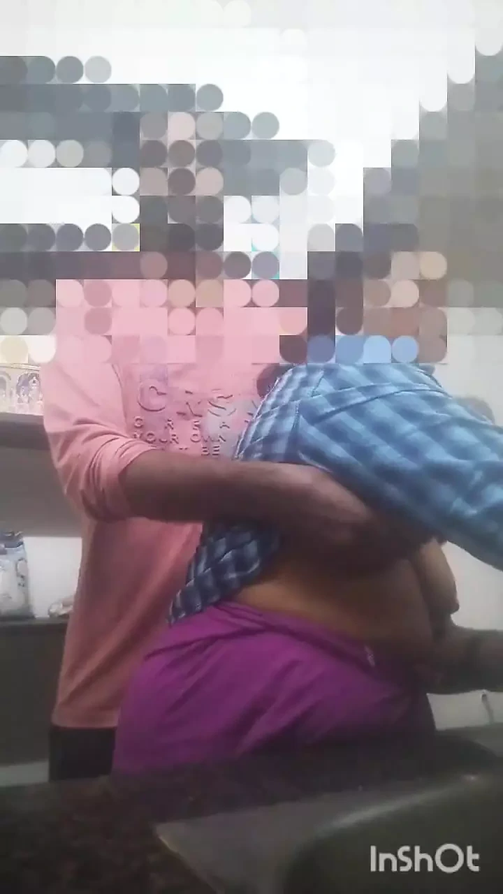 女仆在厨房做爱