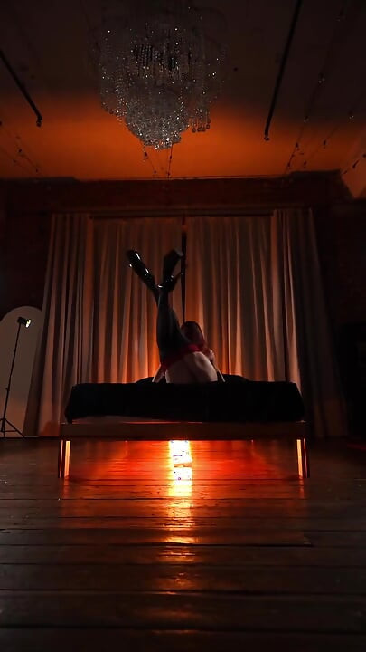 La danse la plus chaude juste sur le lit