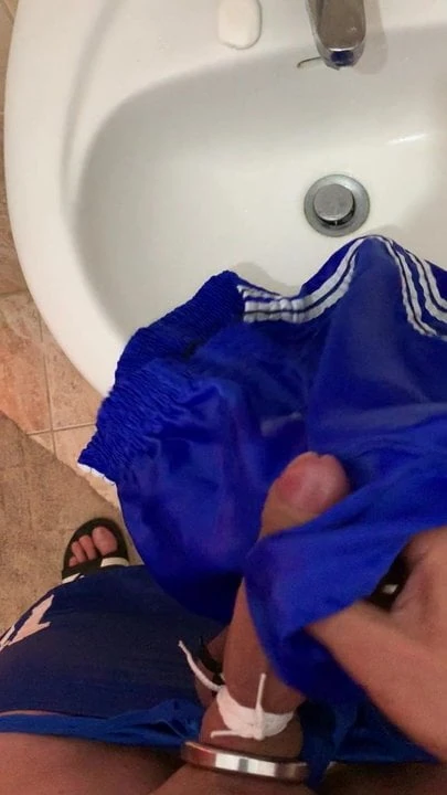 Wank in Adidas-Glanzshorts with cockring .