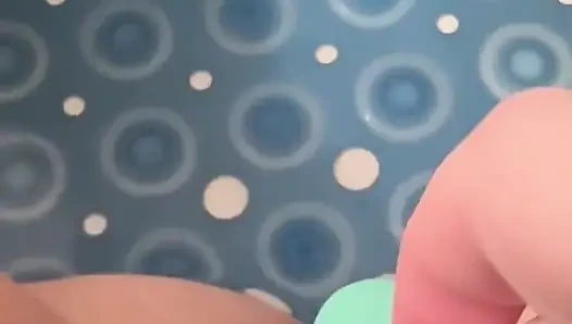 Aku suka muasin dirinya sendiri pakai dildo