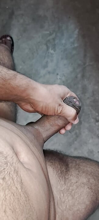 javaan larka khara hokar svadisht land ko haathon se chod raha hai.