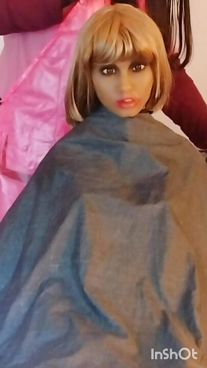 Julia, poupée sexuelle esclave ébène, coupe au carré blonde