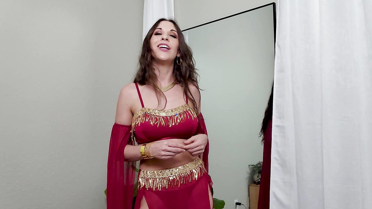 Sexy Stepmom Amiee Cambridge Grants My Wish to Fuck Her