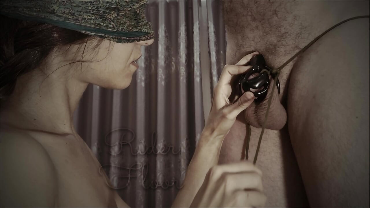 Kötözés szopás Szegély a tisztasági rabszolgának