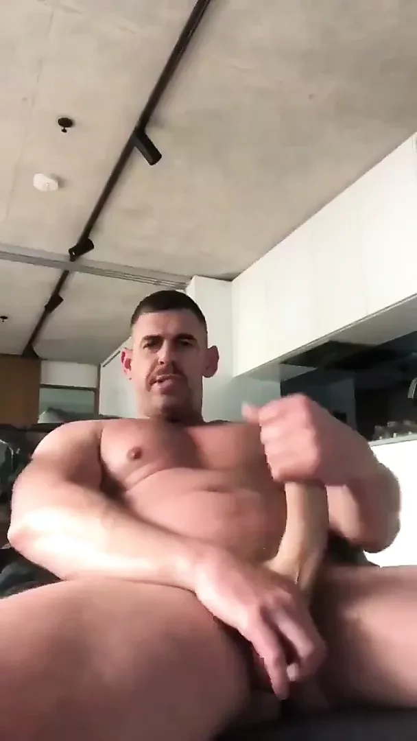 beefy keiran XXL jerkoff and cum