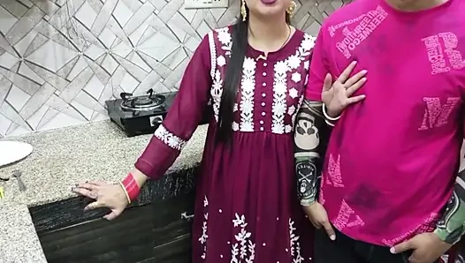 Ateşli Hintli kız sert çıplak sikişiyor