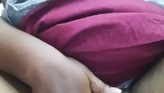 very pudicha hot Tamil aunty