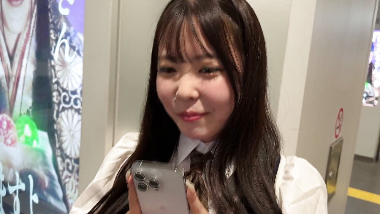 En los márgenes de la industria del entretenimiento, la mujer de copa G Ririka (23) trabaja en ventas de almohadas, una mujer de actividades P al estilo namai [Confirmado que se convertirá en una amiga sexual → una chica]