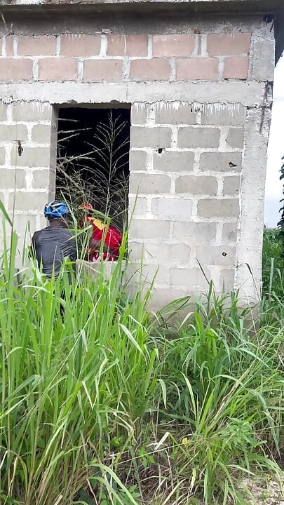 Kami memutuskan untuk beristirahat setelah naik sepeda