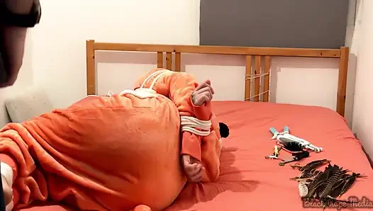 Мириам Связали И Пощекотали В Комзи