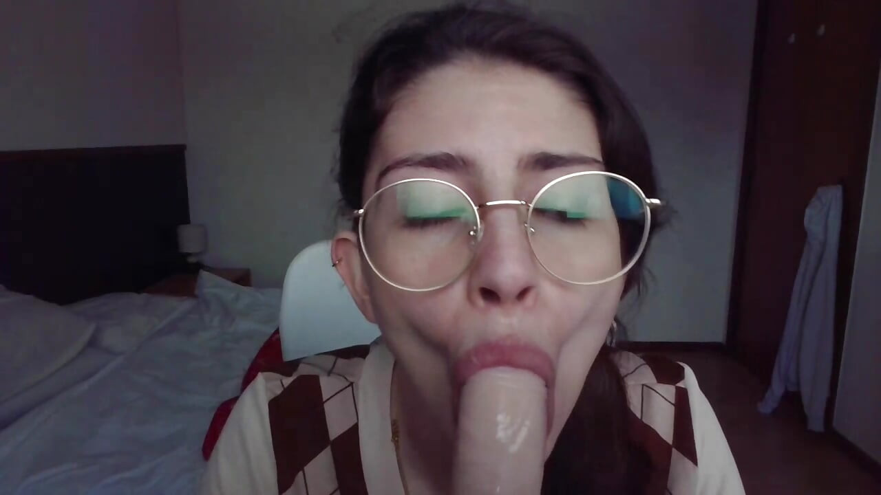 SEKS YAPAN ÇIFT DILDO EMIYOR PREZERVATIFTE DÖL EMIYOR SÜT IÇIYOR