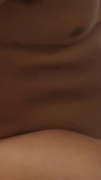 Must-see okamžik od "Milf používá hrdlo a jazyk, aby vytáhla všechno sperma a polykala"