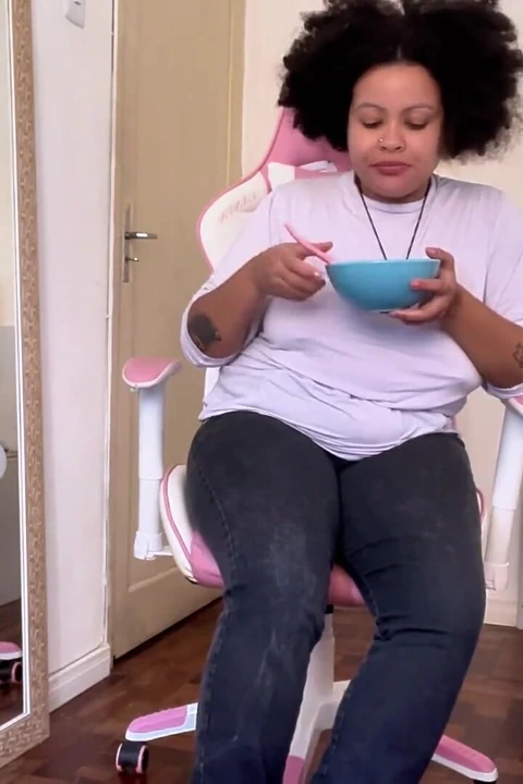 BBW Eating and P Farting While BF Is Watching and Annoying