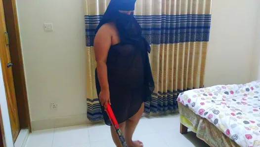 Padose Ladake Ne Chudai Ki Jabki Tamil Muslim Aunty Ne Hot Dress Mein Ghar Mein Jhado Lagae - Hindi Audio (Tamil Sex)