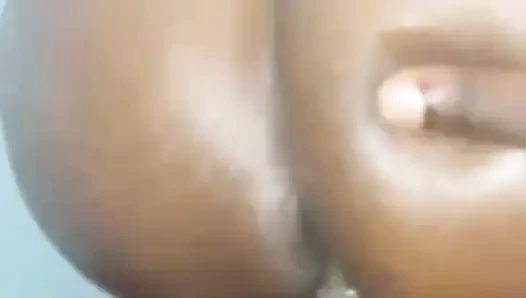 Sie Hielt Selfie-stick Fest, Um Sicherzustellen, Dass Ihr Großer Weicher Arsch Auf Dem Bildschirm Gefickt Wird