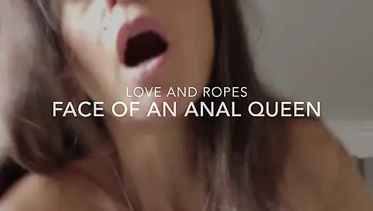 Orta yaşlı seksi kadın anal kraliçe götünü sevdiği gibi dolduruyor analın gerçek yüzleri.