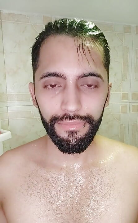 "Je n'ai jamais pensé que nettoyer ton visage pourrait être aussi amusant !"