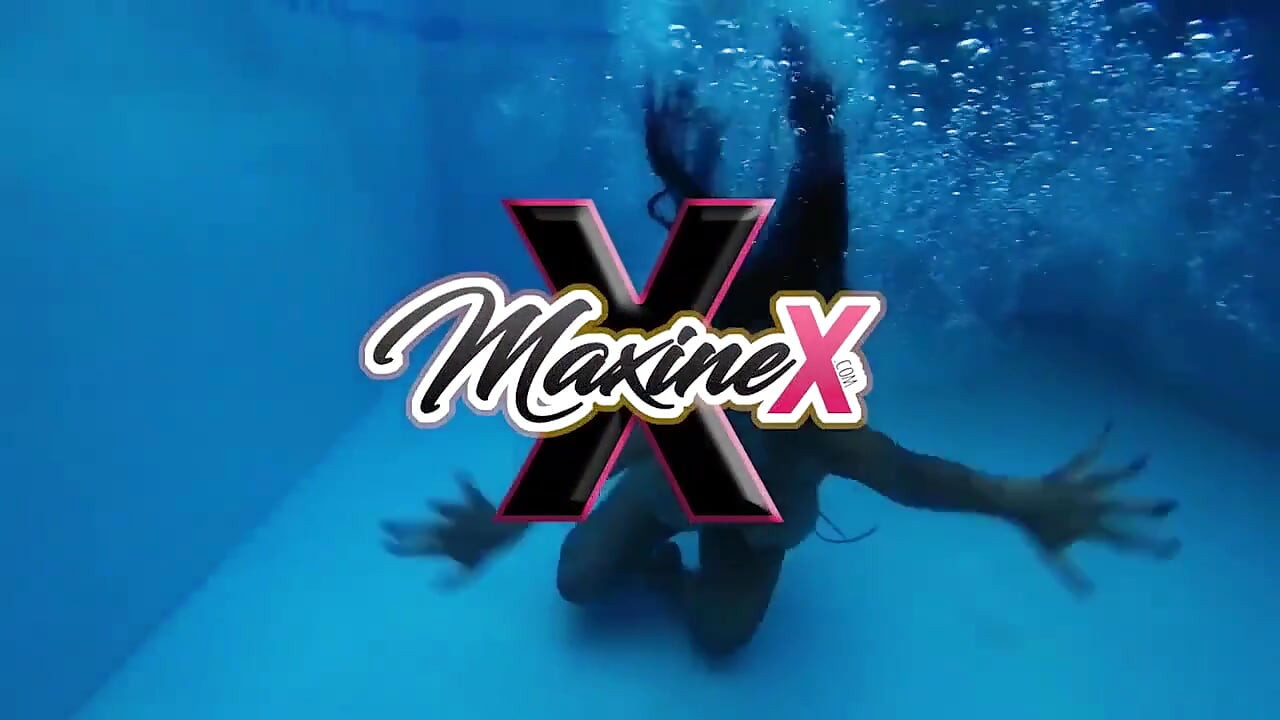 Asian MILF Maxine x serviced by her boy toy