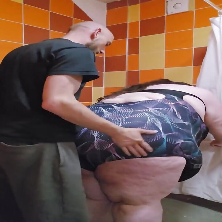 Schwimmkostüm anprobieren
